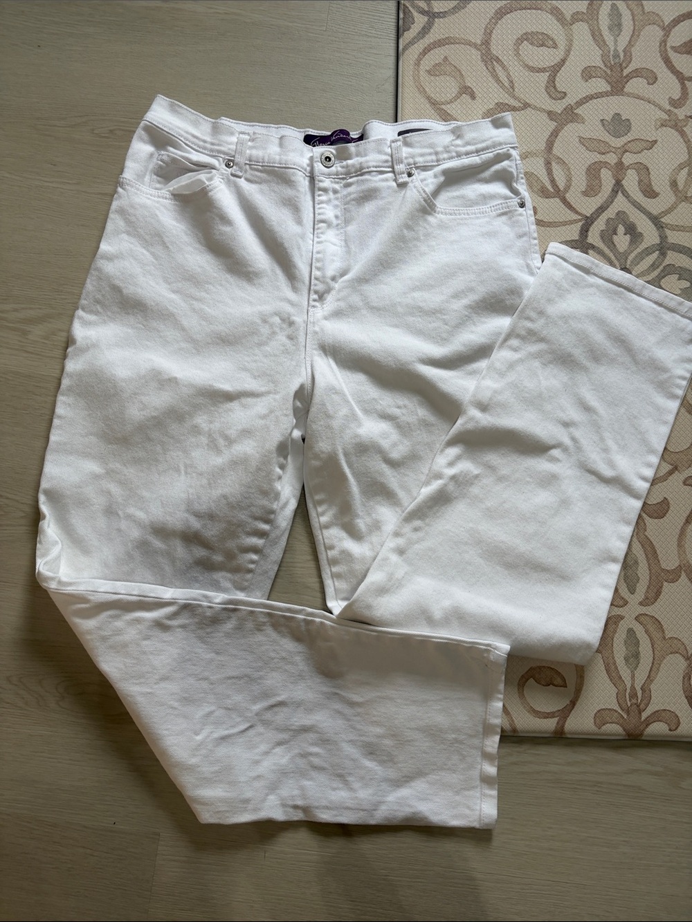 Gloria Vanderbilt white jeans 16